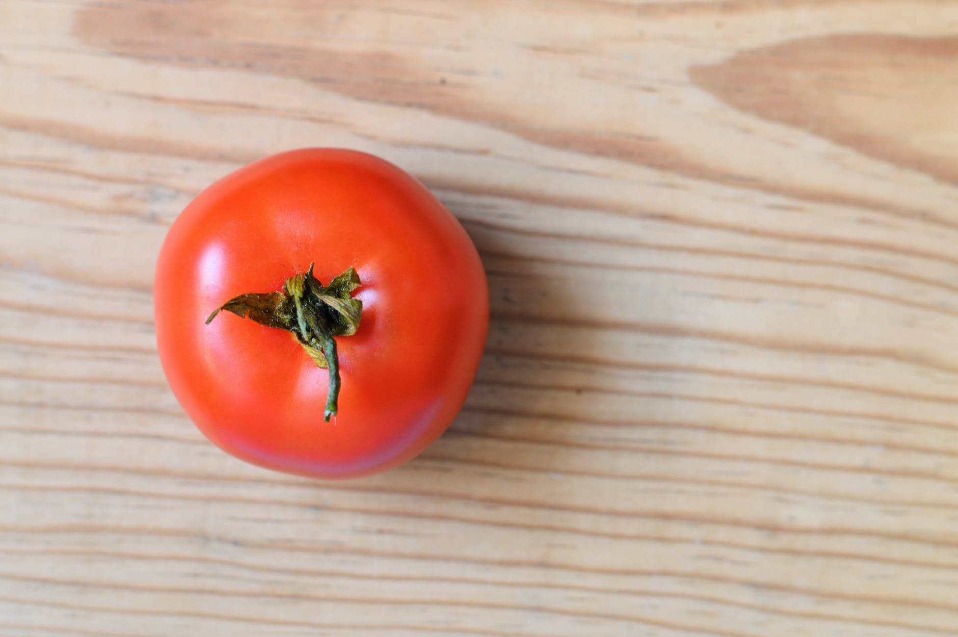 close up photography of a tomato - pomodoro technique for adhd